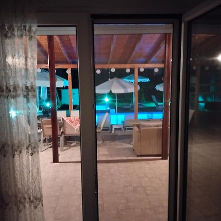 Maria Lemoni Swimming Pool Apartment เนอา สกีโอนี ภายนอก รูปภาพ